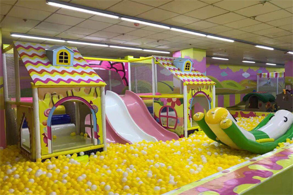 淘气堡与电玩城 现代儿童游乐的双重奏